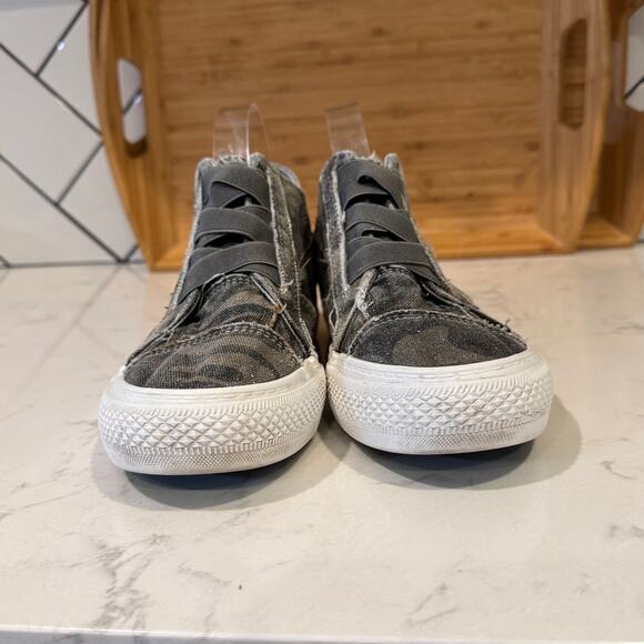 Blowfish Malibu Mamba Wedge Sneaker camo gray size 9  casual canvas side zip - Picture 4 of 9